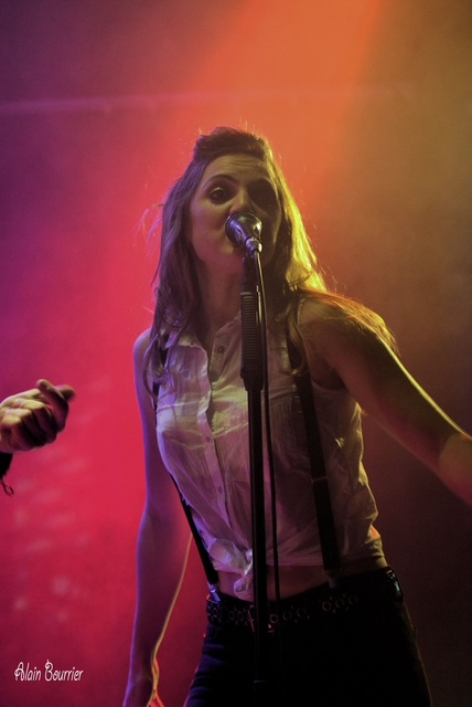 Chanteuse de Cassidy Live Band, groupe funk et disco à Nice