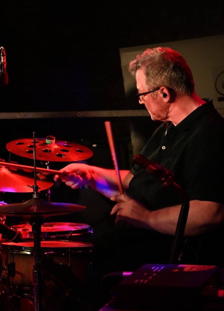 Batteur de Cassidy Live Band, groupe pop rock funk disco à Toulon